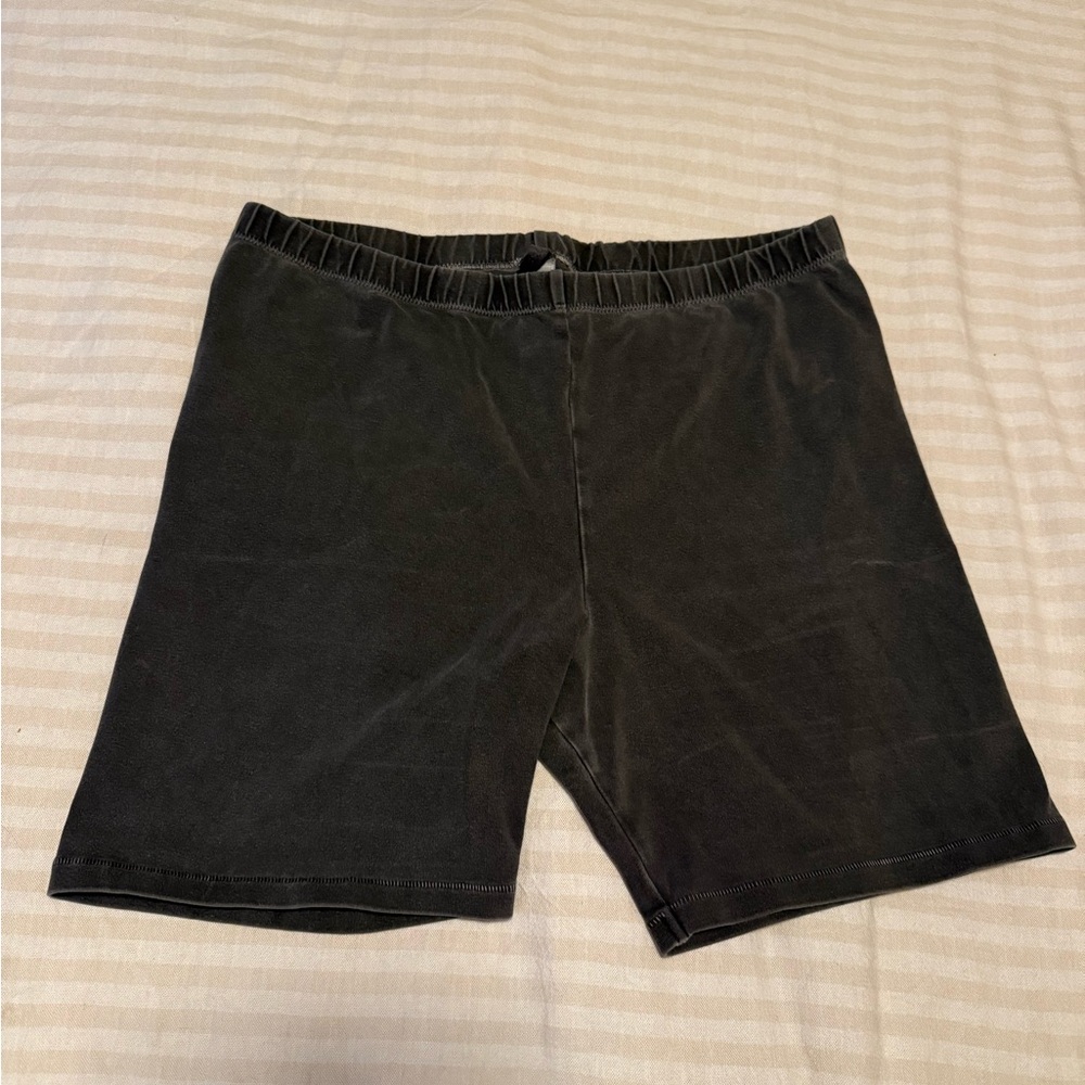 Skims Outdoor Biker Shorts “Ash” - Picture 2 of 4